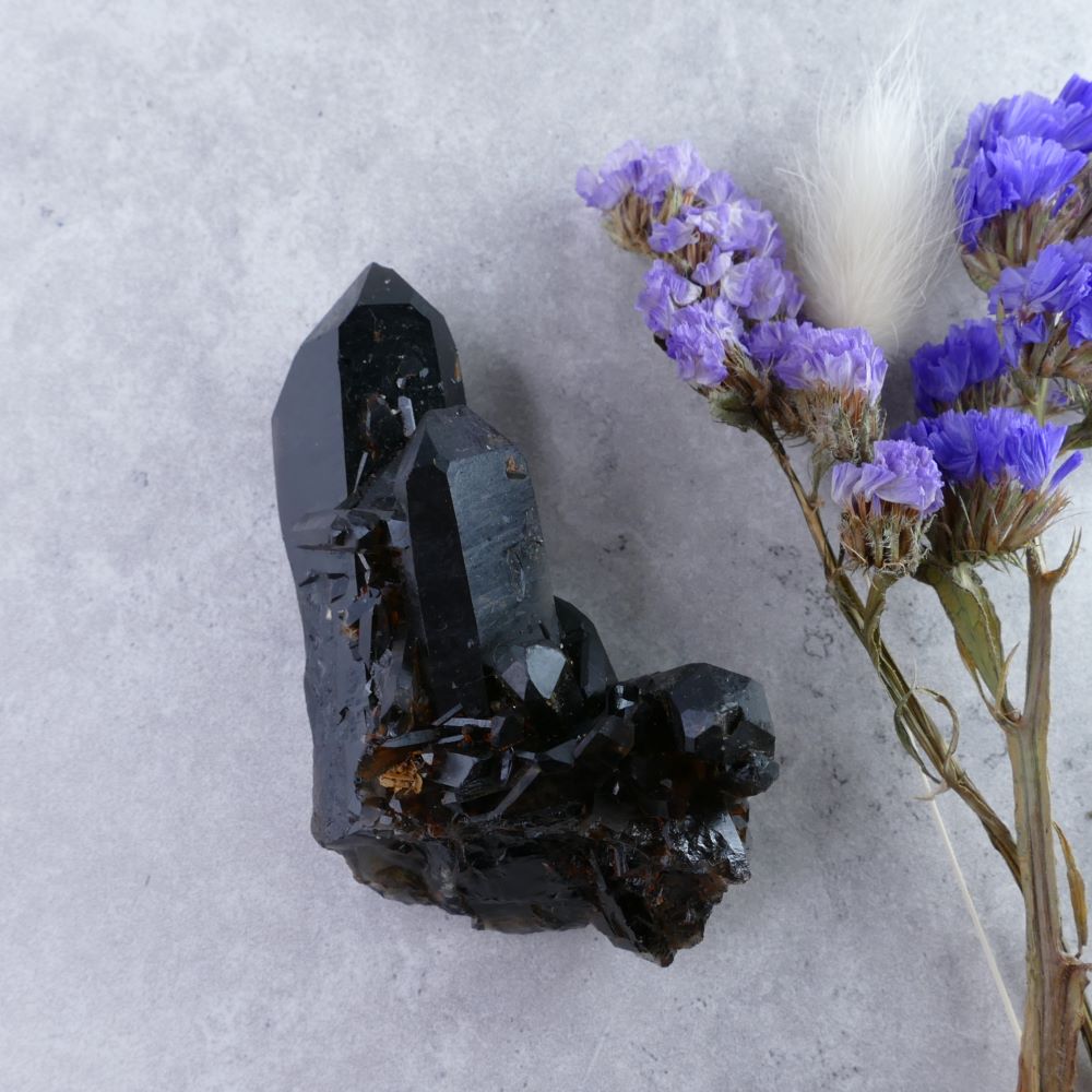 Dumi's Crystals Black Quartz Beauty (2.8cm x 7.8cm x 5cm). Unique form with deep, captivating hues. Amplified properties make it a powerful healing tool (94g).