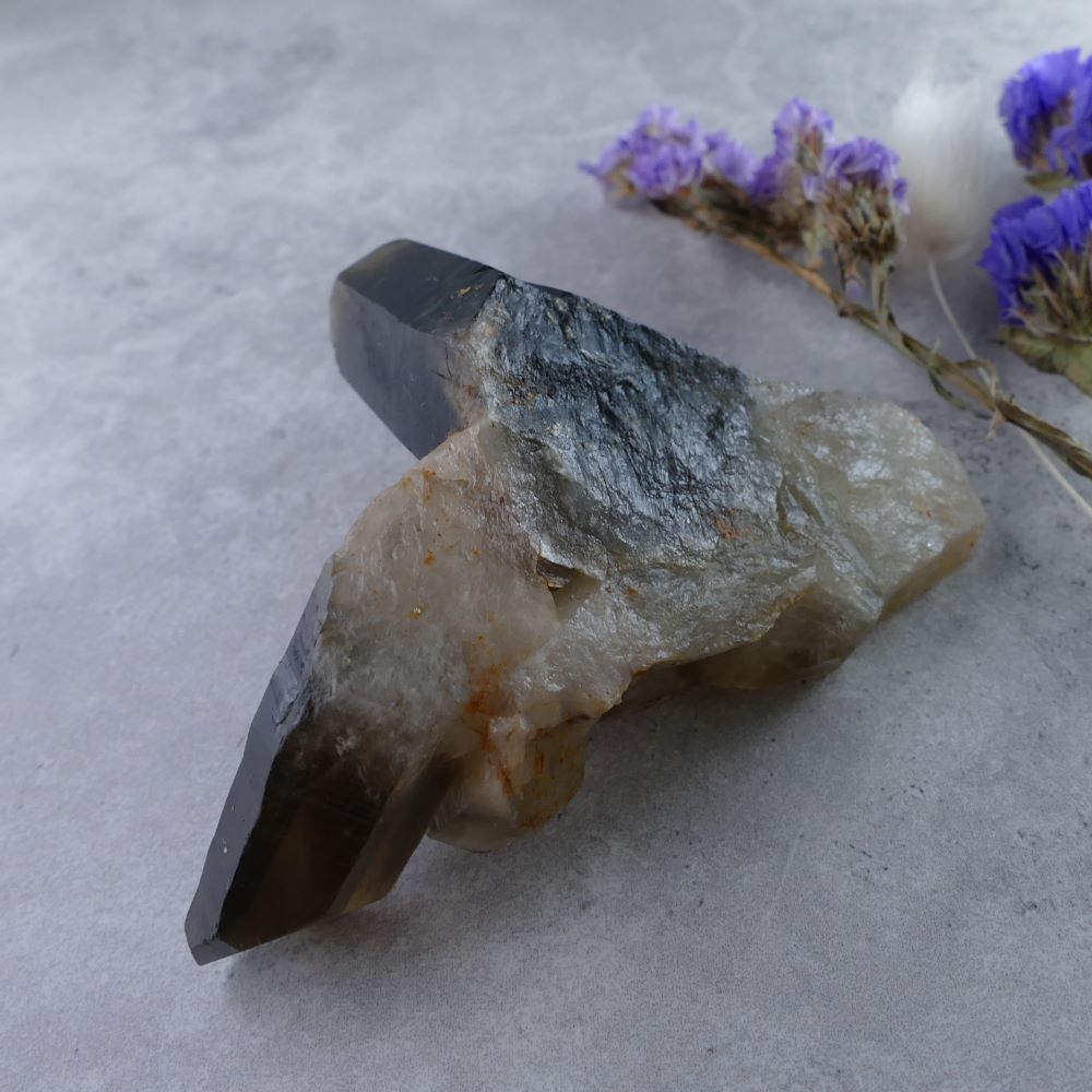 Unleash Inner Strength! Dumi's Crystals Irradiated Smoky Quartz (4.5cm x 7.5cm x 4cm, 127g). Smoky hues & amplified energy for grounding, protection, & a transformative journey.