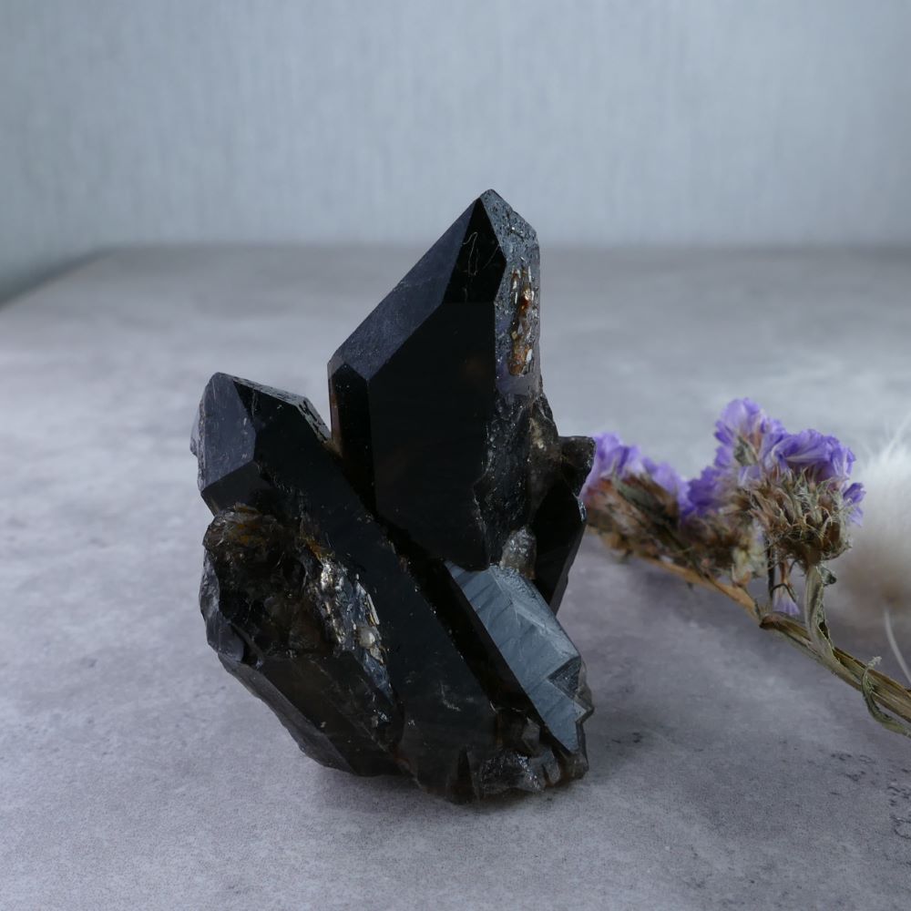 Dumi's Crystals Black Quartz (5.4cm x 4cm x 3.7cm). Robust & intricate form with captivating beauty. Comfortable weight (53g) for holding during crystal healing practices.