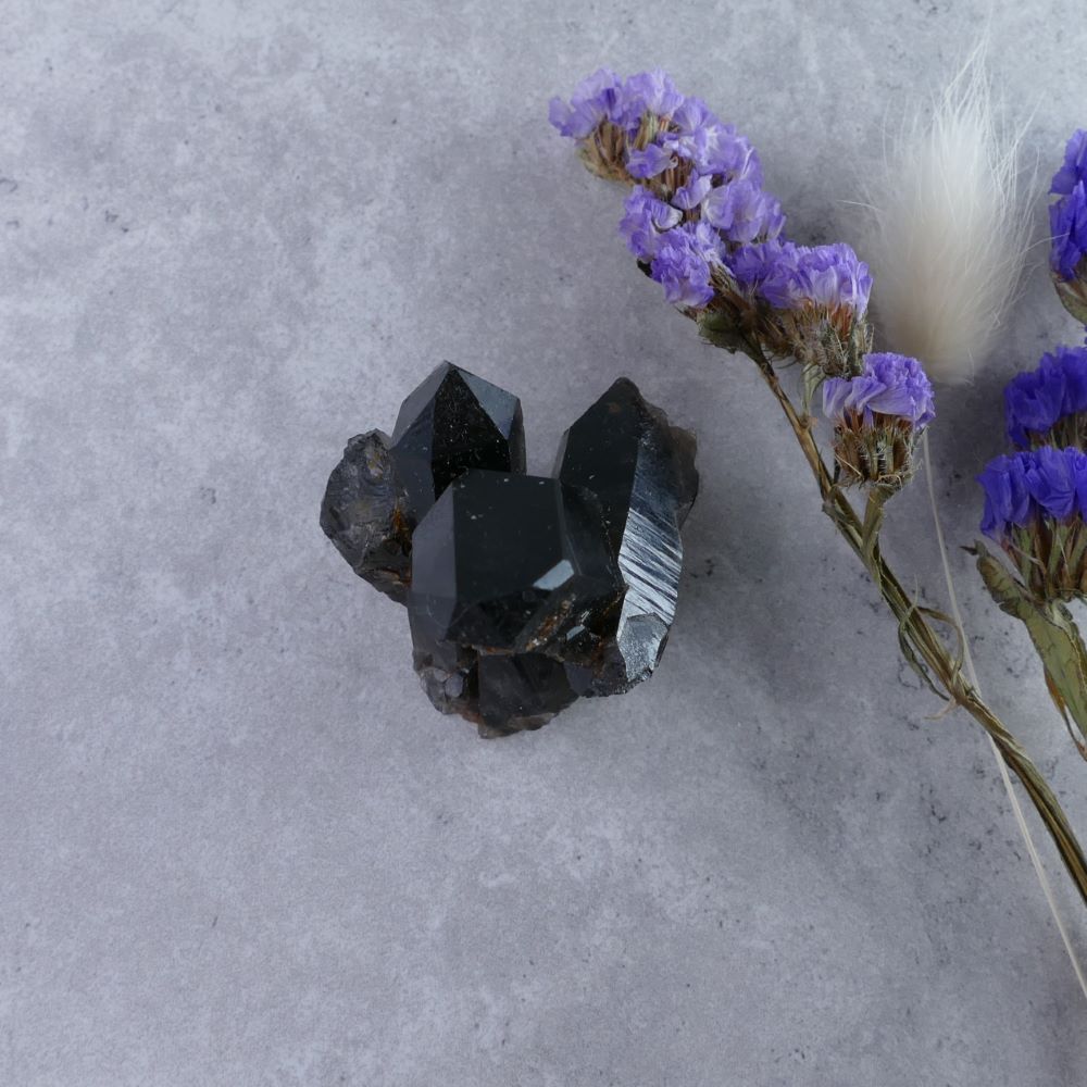 Dumi's Crystals Black Quartz Cluster (53g). Captivating Beauty! Robust & intricate form (5.4cm x 4cm x 3.7cm) feels substantial for powerful crystal healing.