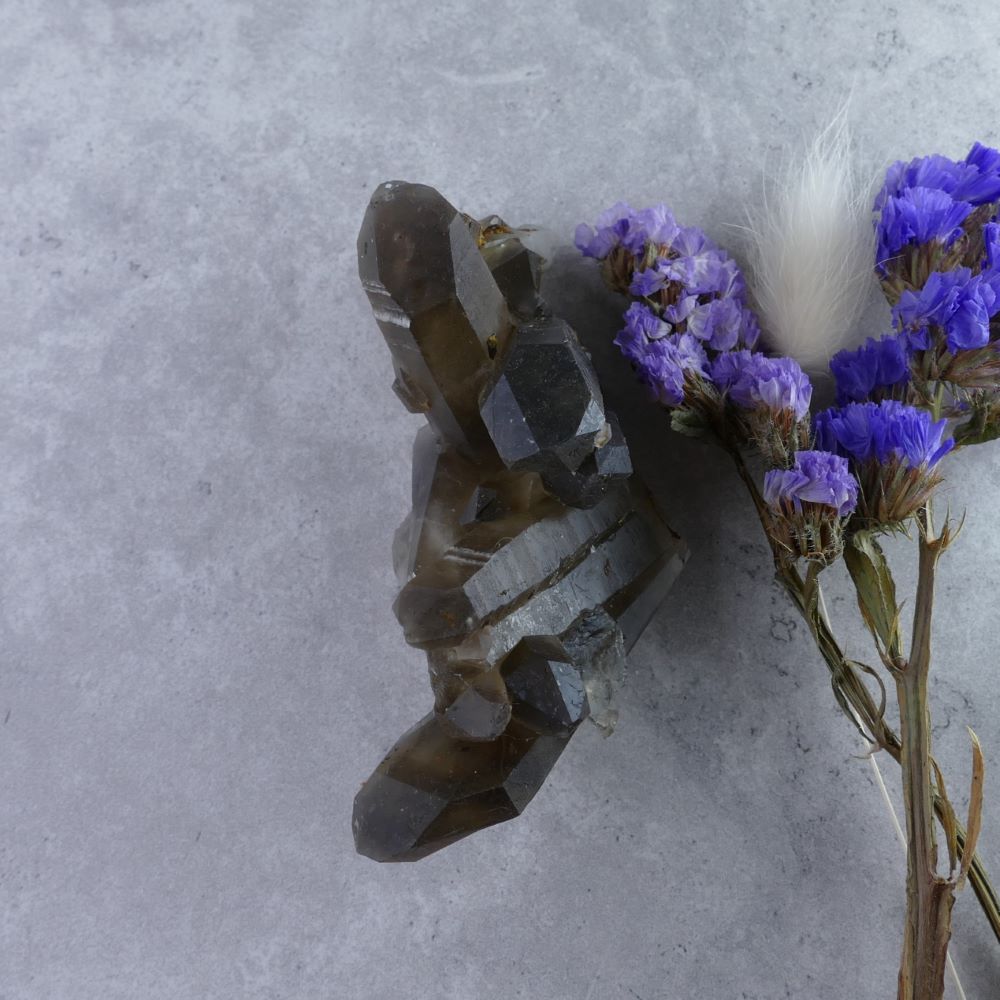 Smoky Quartz Landscape - Dumi's Crystals Cluster (125g). Natural smoky hues in a captivating crystal formation. Promotes grounding and positive transformation.