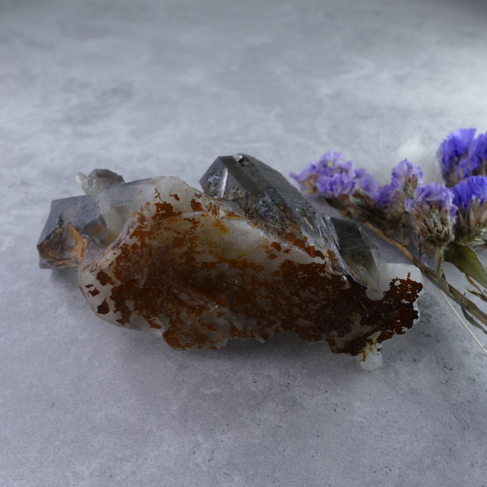 Crystal Healing Powerhouse - Dumi's Crystals (4.8cm x 7cm x 3.6cm, 125g). Smoky Quartz Cluster in rich hues. A tool for grounding & meditation.