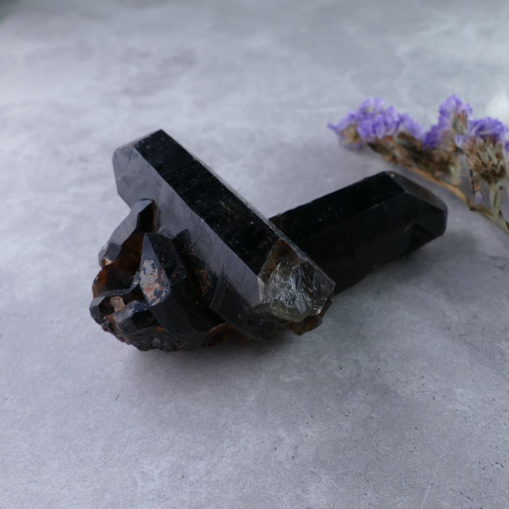 Dumi's Crystals Black Quartz Cluster (3.3cm x 7.9cm x 5cm). Unleash the Power! Bold & intricate form with captivating beauty. Satisfying weight (85g) for crystal healing.