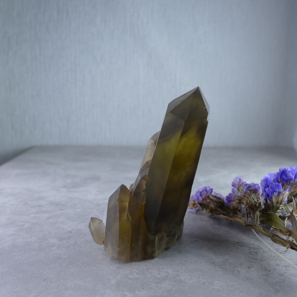 Grounding & Protective! Dumi's Crystals Smoky Quartz Sanctuary (91g). Compact cluster (7cm x 4.3cm x 2.7cm) in rich hues. A calming crystal companion.