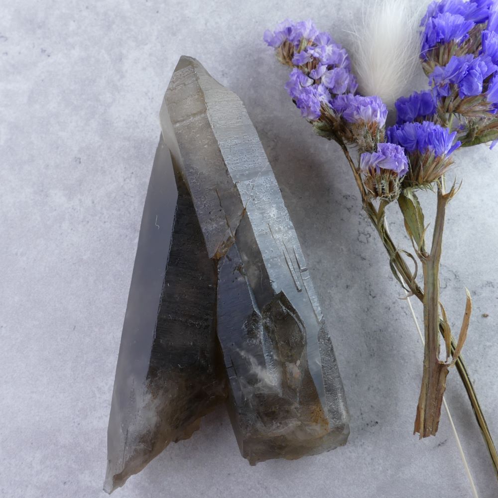 Dumi's Crystals Smoky Quartz Cluster (3.1cm x 10.9cm x 6cm, 216g) - Transformative Power! Sprawling cluster in rich smoky hues. Statement piece for grounding & protection.