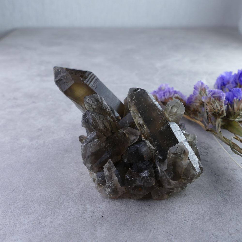 Embrace Inner Peace with Dumi's Crystals (4.3cm x 5.6cm x 4.5cm, 95g). Balanced Smoky Quartz Cluster promotes grounding & tranquillity.