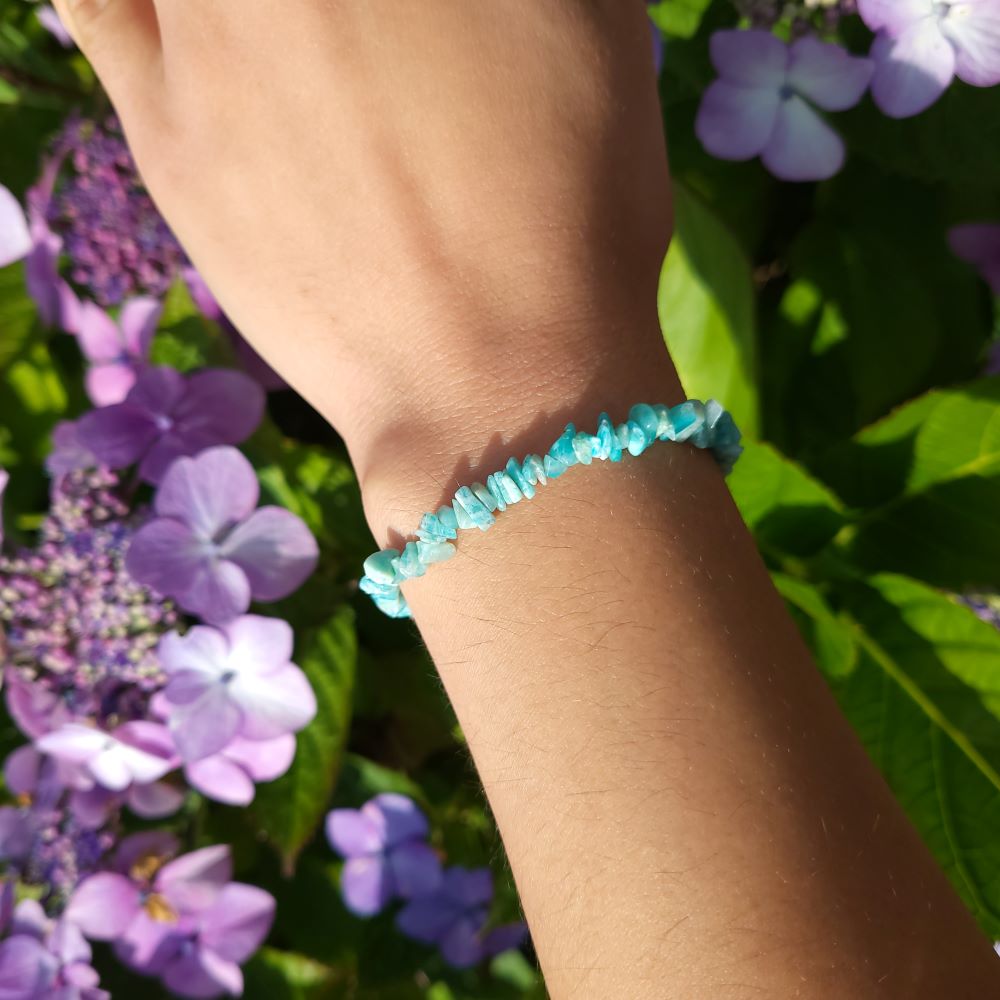Dumi's Crystals Amazonite Chip Bracelet: Genuine gemstone chips for anxiety relief, emotional balance, and a touch of bohemian style.