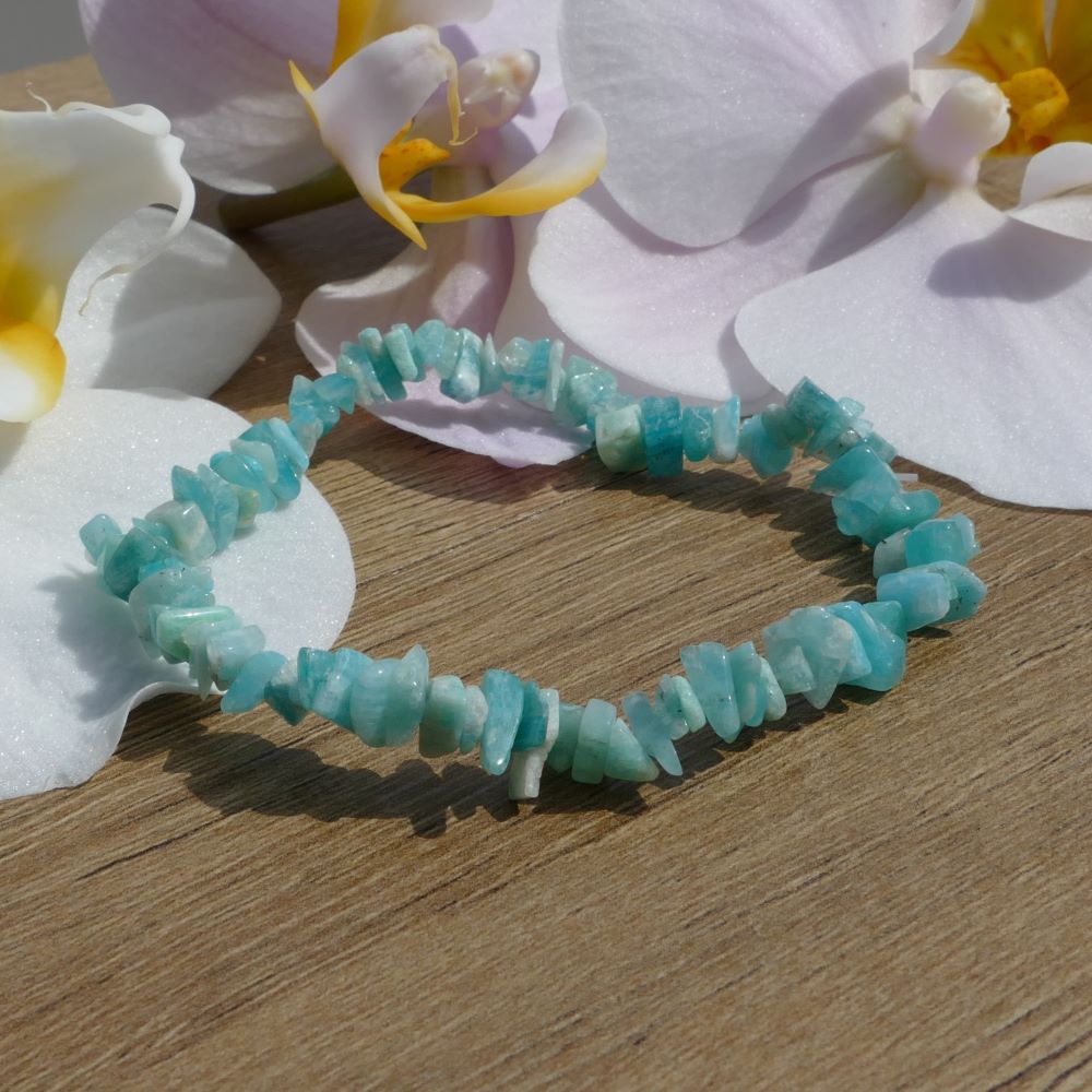 Dumi's Crystals Amazonite Chip Bracelet: Close-up view showcasing the calming hues of genuine Amazonite chips, strung on durable stretch fiber.