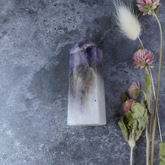 Dumi's Crystals Trinity Tower (Amethyst, Smoky Quartz, White Quartz) - Balance & Growth (7.9cm x 2.9cm x 2.9cm). Compact size, potent energy.