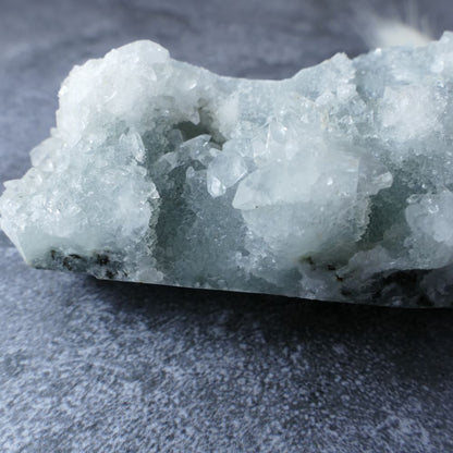 Crown Chakra Alignment (Apophyllite & Chalcedony): Dumi's Crystals (215g). Enhances intuition & spiritual connection (Approx 4.5cm tall). 