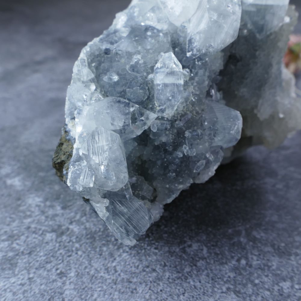 Unique Crystal Formation (Large Apophyllite & Chalcedony): Dumi's Crystals (350g). A captivating addition to your home (Approx 6.5cm tall).