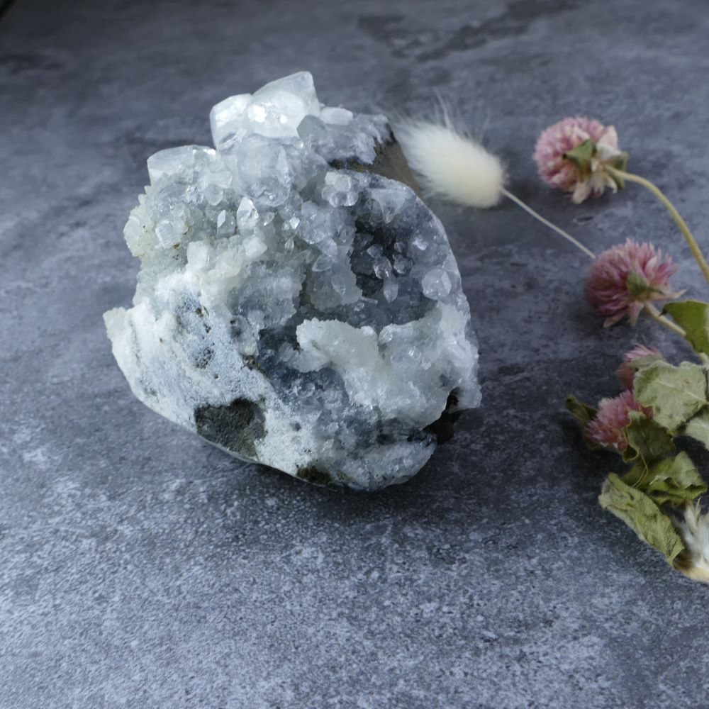 Energy Clearing Crystals (Large Apophyllite & Chalcedony): Dumi's Crystals (350g). Promotes positive energy flow (Approx 6.5cm tall).