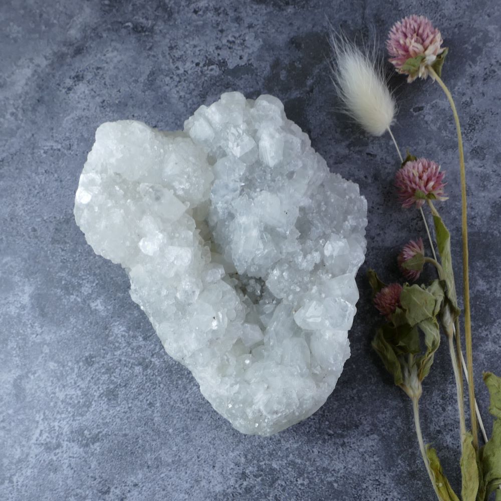 Crown Chakra Crystal (Apophyllite Cluster): Dumi's Crystals (450g). Promotes spiritual connection & clarity. Unique formations in each cluster.