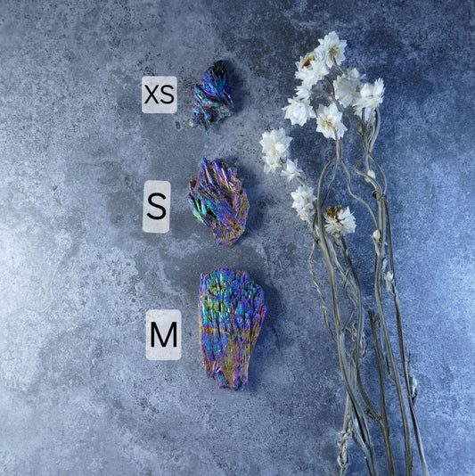 Dumi's Crystals - Aura Kyanite (3-10g, 10-20g, 20-30g; 3-9cm). Ethereal beauty & amplified energy! Rainbow sheen adorns these transformative crystals, enhancing your intuition.