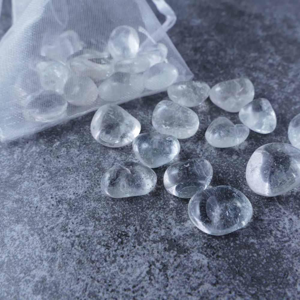 Dumi's Crystals | Clear Quartz Chips (1-1.5cm) | Close-up of a collection of genuine Clear Quartz chips, highlighting their exceptional clarity and variations in size. Clear Quartz, the Master Healer, is revered for its ability to amplify healing, enhance clarity, and purify energy.