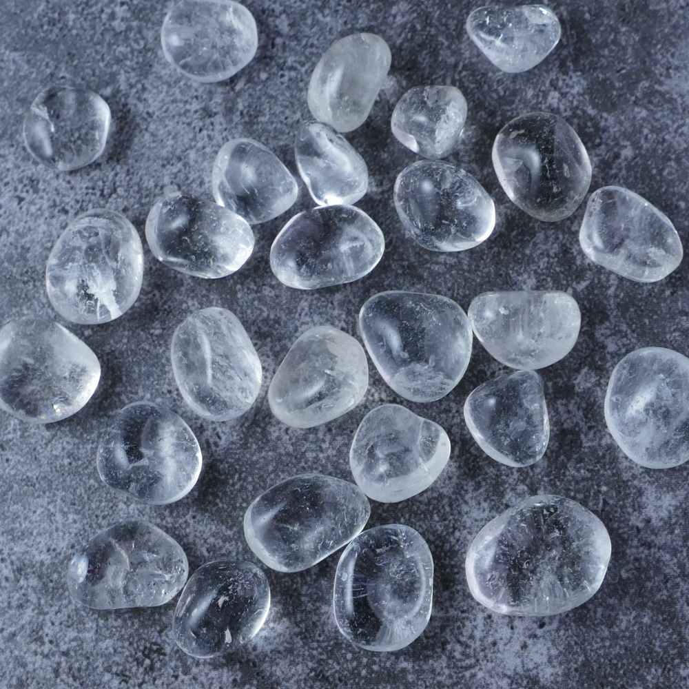 Clear quartz chips for amplified healing & clarity (1-1.5cm) | Dumi's Crystals | Enhance your crystal healing practice with these genuine Clear Quartz chips. Ranging from 1 to 1.5 centimeters, these chips promote amplified healing, mental clarity, and a positive energy field.