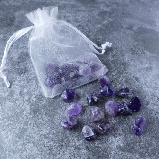 Dumi's Crystals | Dark Amethyst Chips Pouch (20g) | A luxurious organza pouch overflowing with Amethyst chips in various shades of deep purple. Amethyst is known for its calming energy and ability to promote stress relief, peace, and spiritual protection.