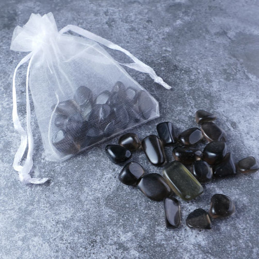 Dumi's Crystals | Ice Obsidian Chips Pouch (20g) | A luxurious organza pouch overflowing with Ice Obsidian chips, showcasing their captivating icy sheen and variations in size. Ice Obsidian is known for its protective and transformative properties, promoting inner strength and spiritual growth.