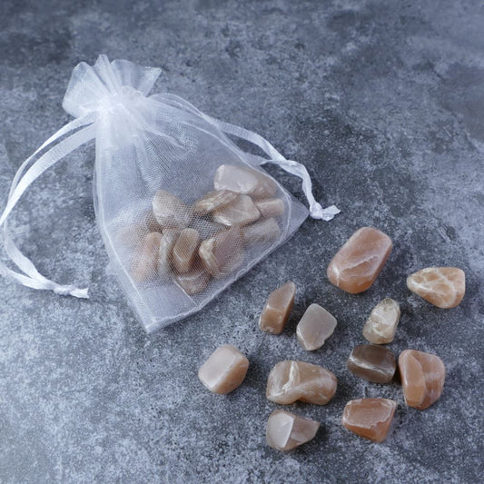 Dumi's Crystals | Peach Moonstone Chips Pouch (20g) | A luxurious organza pouch overflowing with Peach Moonstone chips, showcasing their soft peach hues. Peach Moonstone is known for its calming energy, promoting emotional healing, intuition, and inner peace.