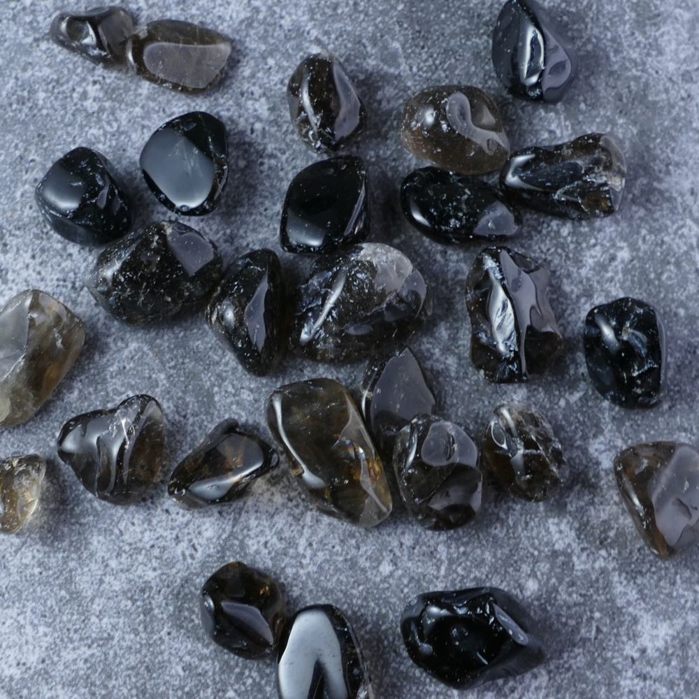 Smoky quartz chips for peace & clarity (1-2.5cm) | Dumi's Crystals | Enhance your emotional well-being and mental clarity with these genuine Smoky Quartz chips. Ranging from 1 to 2.5 centimeters, these chips promote emotional balance, a grounded spirit, and a shield against negativity.