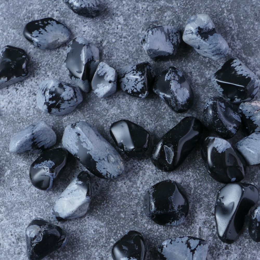 Black & white Snowflake Obsidian chips for growth & protection (1-2.5cm) | Dumi's Crystals | Enhance your inner peace, release negativity, and embrace spiritual growth with these genuine Snowflake Obsidian chips. Ranging from 1 to 2.5 centimeters, these chips promote a sense of calm, protection from negativity, and a path towards self-discovery.