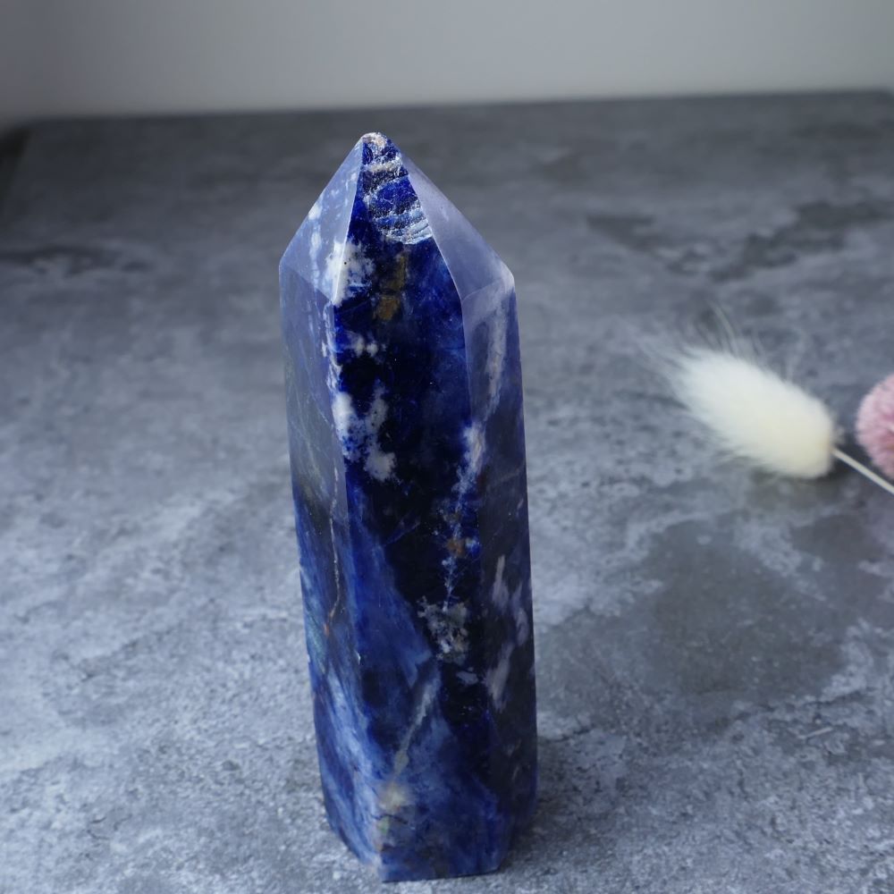 Dumi's Crystals Sodalite Tower: A polished gemstone for mindfulness and focus. Supports clear thinking and emotional balance.