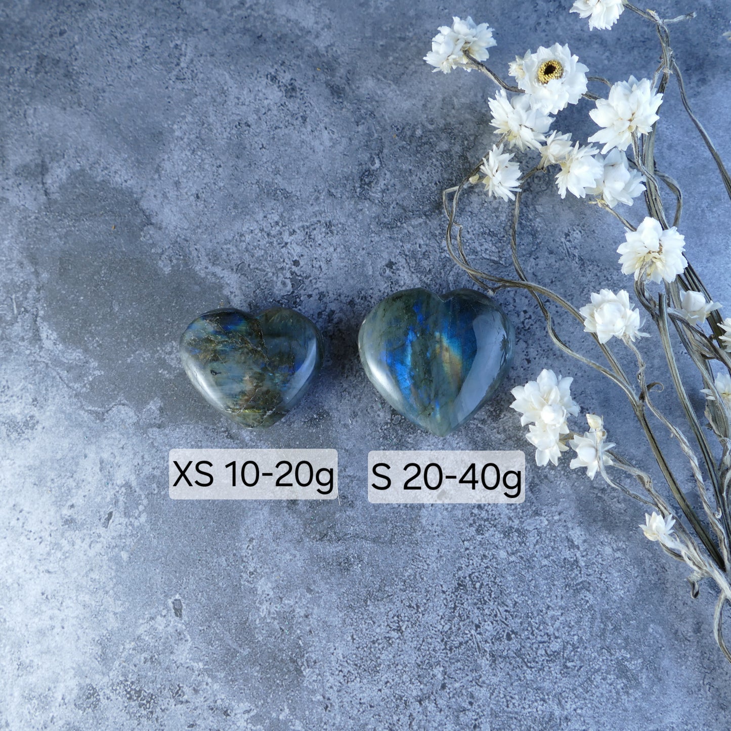 Embrace Labradorite's Iridescence! Dumi's Crystals Hearts (2.5-3.5cm, 10-20g). Captivating stones with labradorescence. Perfect for carrying, meditation, or enhancing intuition.
