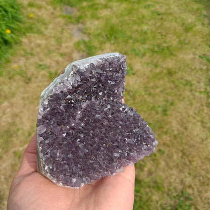 Dumi's Crystals | Amethyst Cluster (Compact, 9cm) | An Amethyst Cluster, radiating calming energy and promoting focus and clarity throughout your workday.