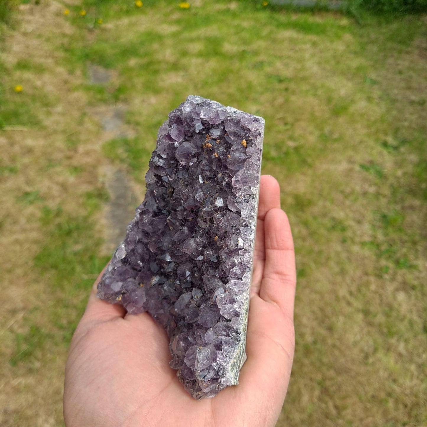 Dumi's Crystals | Amethyst Cluster (Portable, 8.9cm) in meditation | Close your eyes and hold this Amethyst Cluster (8.9 x 6.3 x 8.9cm) during meditation. Amethyst is believed to enhance focus, clarity, and spiritual connection.