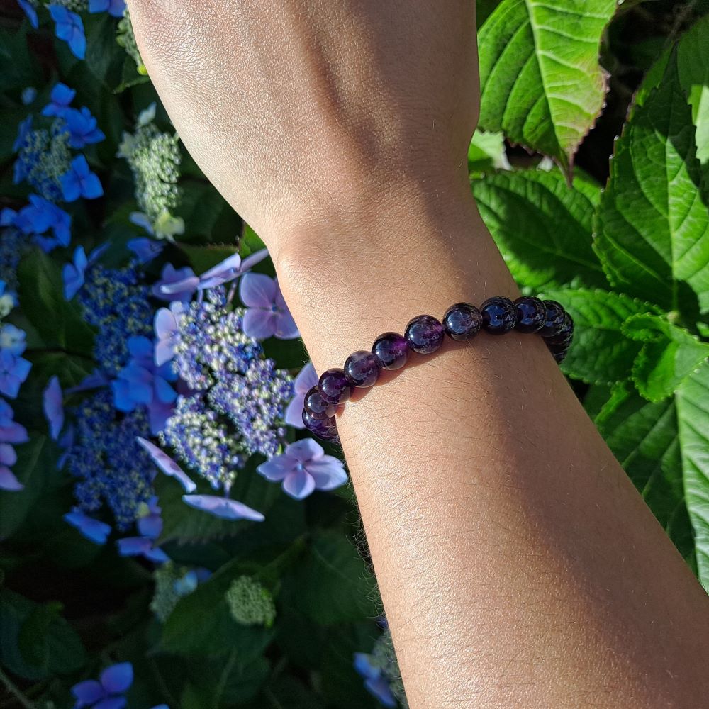 Dumi's Crystals: 8mm Amethyst Bracelet for Stress Relief, Inner Peace & a Touch of Sophistication. 
