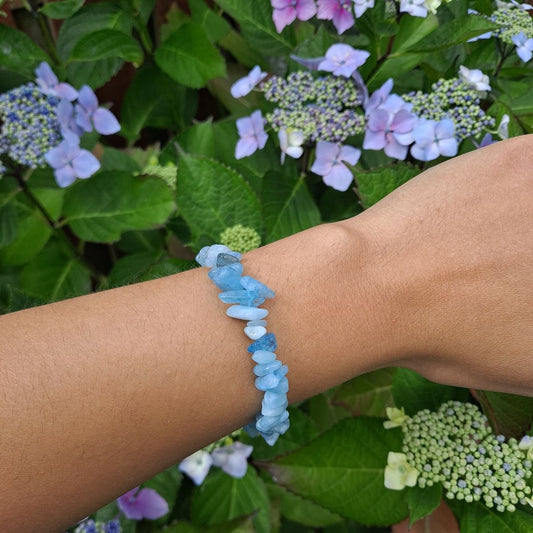 Dumi's Crystals Aquamarine Chip Bracelet 7inch for Stress Relief, Clarity & Communication. Genuine gemstones for emotional balance and self-discovery.