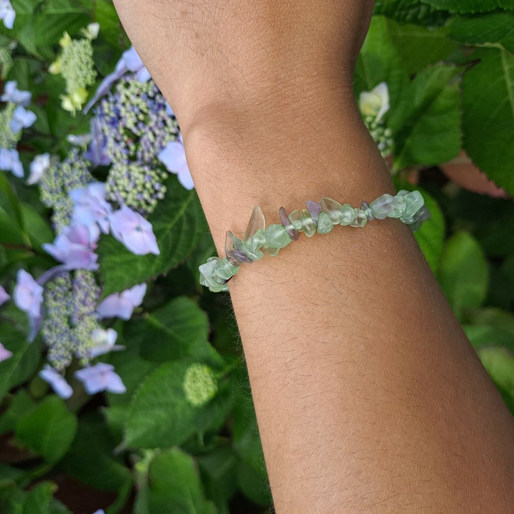 Dumi's Crystals Prehnite Chip Bracelet 7inch for Serenity & Growth. Soft green gemstone chips promote peace, relaxation & spiritual connection. 