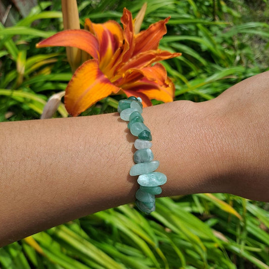 Dumi's Crystals | Green Aventurine Chip Stretch Bracelet (7 Inch) | Showcasing the cascading beauty of Green Aventurine chips on a wrist. This bracelet offers a unique texture, earthy charm, and calming energy. Green Aventurine promotes peace, abundance, and personal growth.
