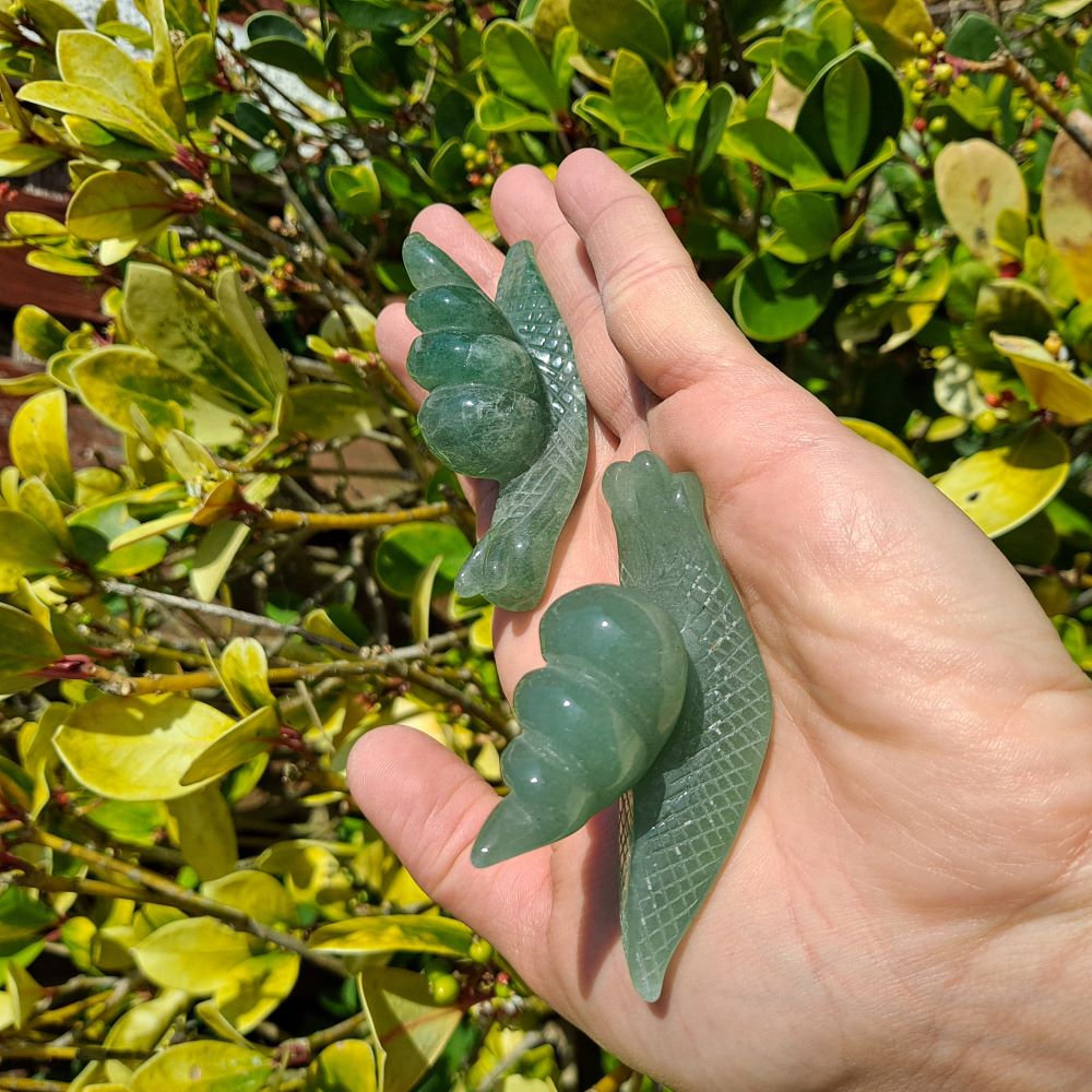 Dumi's Crystals | Green Aventurine Snails (Calm Journey): A collection of Green Aventurine Snail Carvings, reminders of your patient journey and abundant blessings. Green Aventurine promotes prosperity, emotional balance & love. Scatter them in your home or workspace to cultivate a calming environment, welcome abundance & radiate joy. Embrace the power of Green Aventurine from Dumi's Crystals!