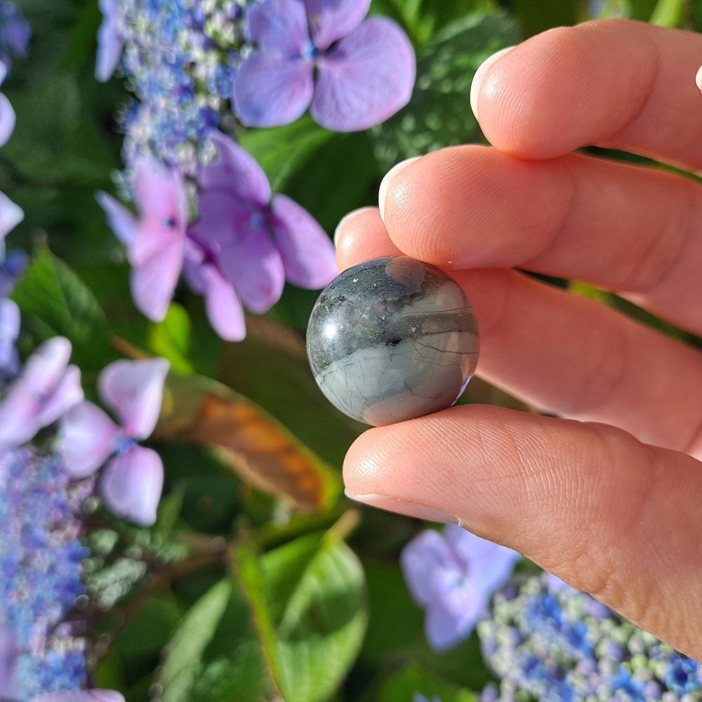 Indian Agate mini sphere for balance, peace & wisdom (20mm) | Dumi's Crystals | Invite the grounding energy of Indian Agate into your life! This mini sphere (20mm) is known for fostering harmony, reducing stress, and promoting self-awareness.
