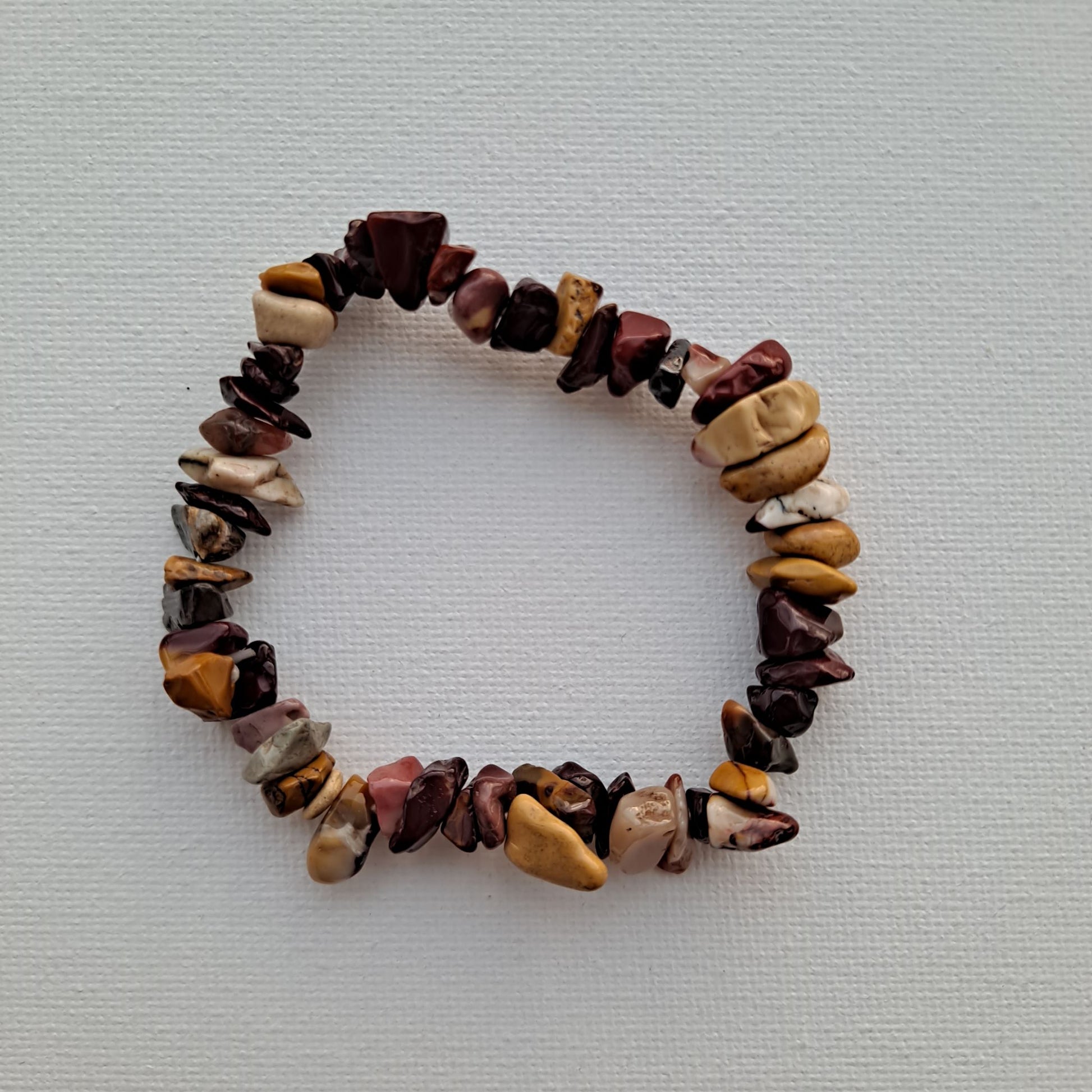 7-Inch Mookaite Bracelet | Dumi's Crystals | Vibrant Mookaite chips strung on a durable stretch cord. This bracelet is believed to promote vitality, emotional balance, and a connection to the earth's energy.