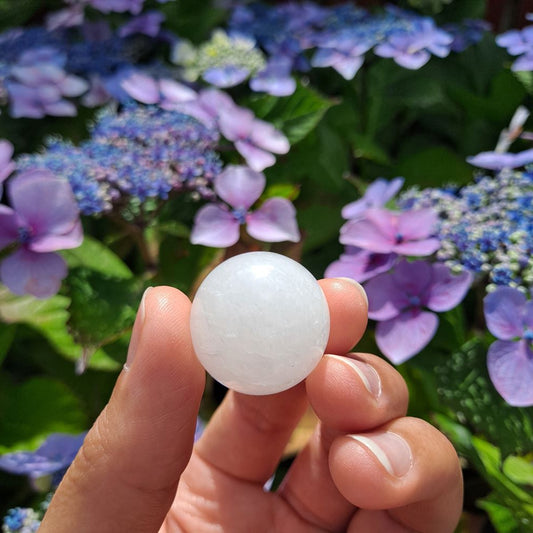 Dumi's Crystals | Milky Quartz Sphere (25mm) | Immerse yourself in the amplified clarity and peace of this Milky Quartz Sphere (25mm). Crafted from genuine gemstone, it radiates a powerful yet serene energy, promoting mental focus, emotional balance, and spiritual growth.