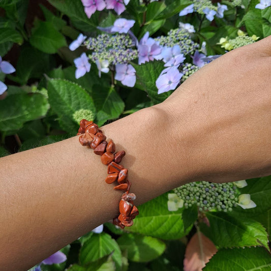 Dumi's Crystals Red Jasper Chip Bracelet 7inch for Strength & Vitality. Earthy red gemstone chips promote courage, grounding & connection.