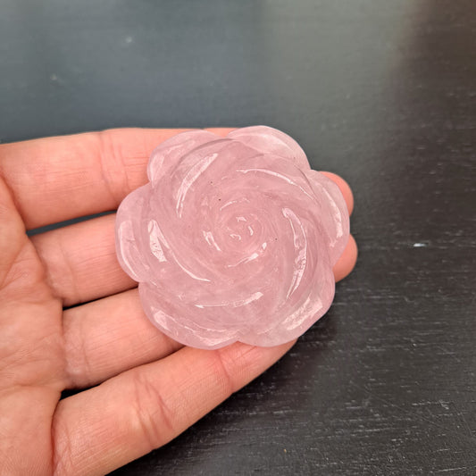 Dumi's Crystals | Rose Quartz Rose Carving (Blooming with Love): A beautiful Rose Quartz Rose Carving, a symbol of love & compassion. Hand-crafted from delicate rose quartz, this blooming flower radiates positive energy & emotional healing. Embrace love's embrace with Dumi's Crystals (ethically sourced).