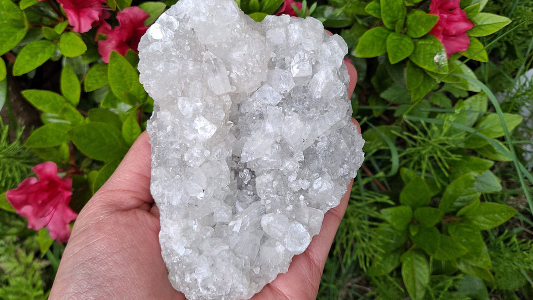 Apophyllite: Unveiling the Mysteries of its Composition, Meaning, and Healing Properties