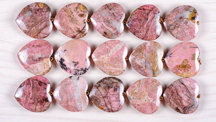Rhodonite: Composition, Meaning, Healing Properties, and Uses | DUMI'S ...