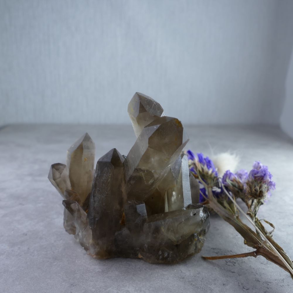 Dumi's Crystals Smoky Quartz Cluster (122g) - Embrace Change! Natural crystals in rich smoky hues promote a transformative journey.