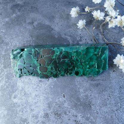 Dumi's Crystals - Malachite for Healers & Enthusiasts (11.5cm, 3cm x 4.5cm x 3cm base). Geometric Malachite Prism! Raw beauty & captivating green hues promote emotional balance and a transformative journey. 