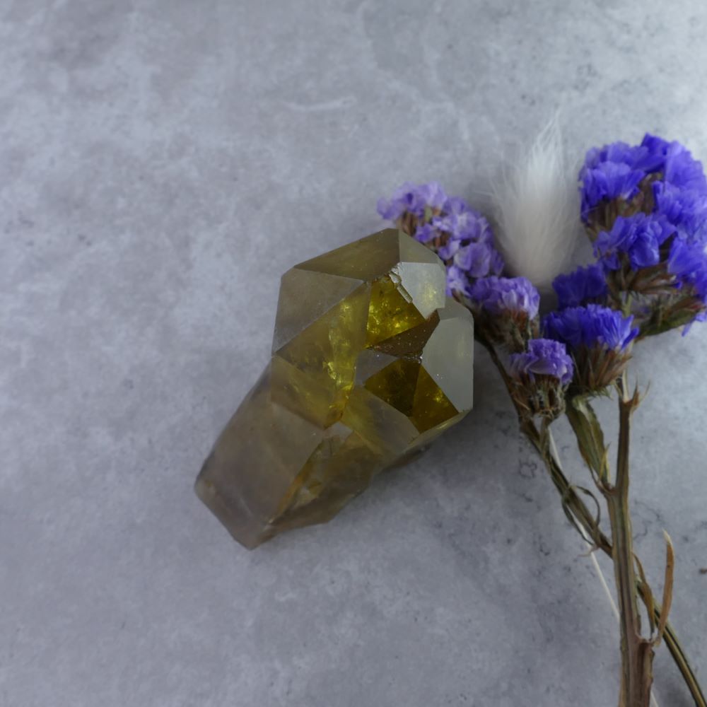 Grounding Energy in Crystal Form - Dumi's Crystals (125g). Sprawling Smoky Quartz Cluster (4.8cm x 7cm x 3.6cm) with captivating smoky hues.