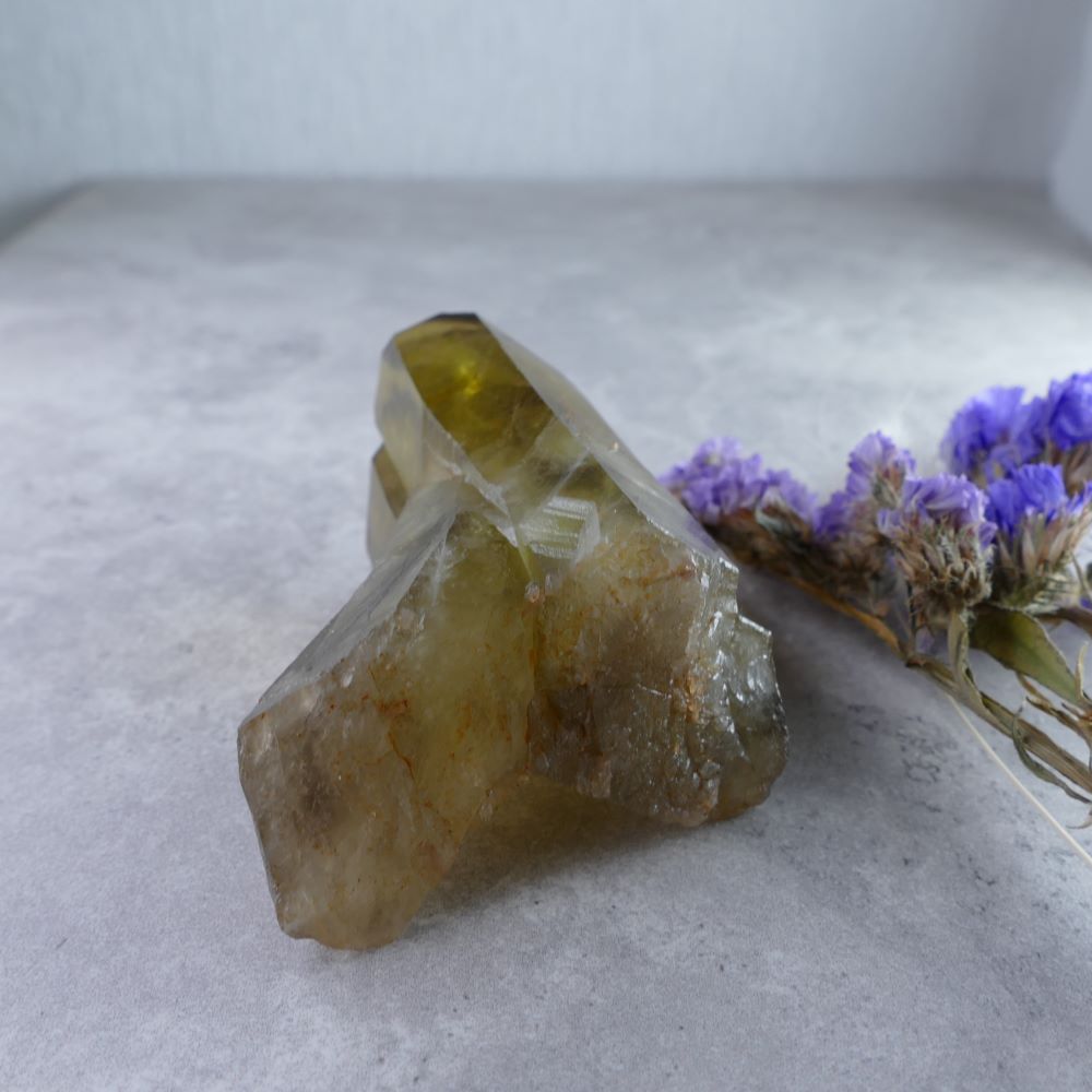 Smoky Quartz Landscape - Dumi's Crystals Cluster (125g). Expansive cluster (4.8cm x 7cm x 3.6cm) in rich, smoky hues. Promotes grounding and a transformative journey.