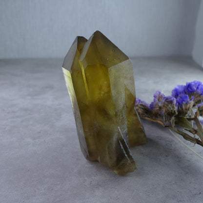 Smoky Quartz Majesty - Dumi's Crystals Cluster (125g). Expansive cluster (4.8cm x 7cm x 3.6cm) in rich, smoky hues promotes grounding and positive change. 