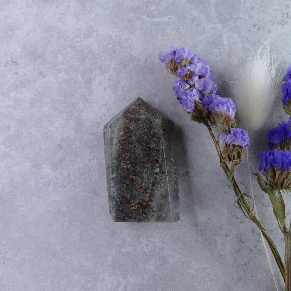Dumi's Crystals Garden Quartz Tower (5.5cm). Powerful Energy! Compact size (3cm wide, 1.6cm deep) packs a punch. Explore captivating inclusions within. 