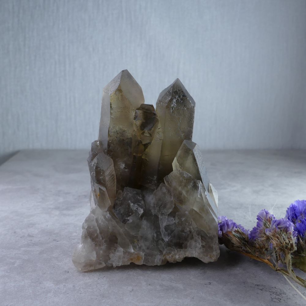 Smoky Quartz Powerhouse - Dumi's Crystals Cluster (206g). Pillar formation (8cm) in rich, smoky hues promotes grounding & a calming presence.