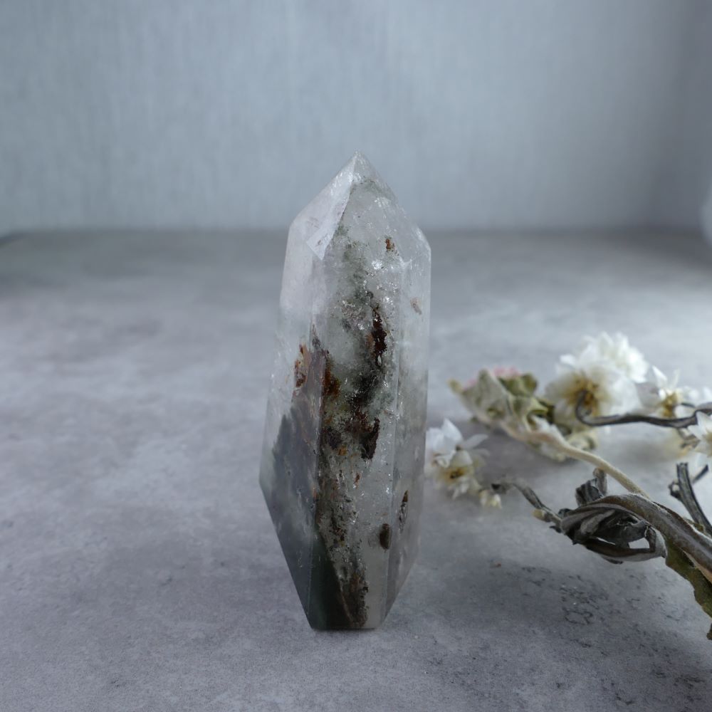 Lodolite for Focused Intention - Dumi's Crystals (5.7cm). Slender tower (3cm x 2cm, 46g) with captivating inclusions. A tool for channelling crystal energy and focus.