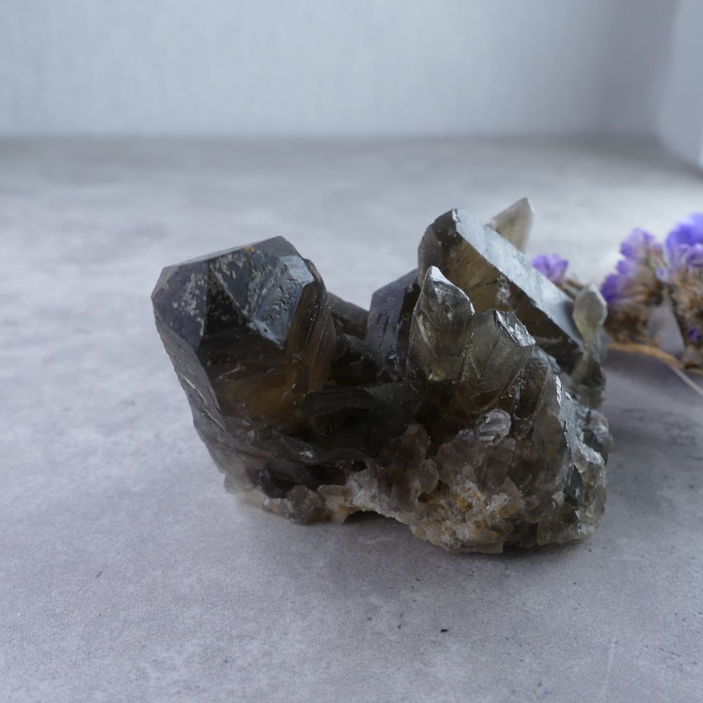 Embrace Inner Peace with Dumi's Crystals (4.3cm x 5.6cm x 4.5cm, 95g). Balanced Smoky Quartz Cluster promotes grounding & tranquillity. 